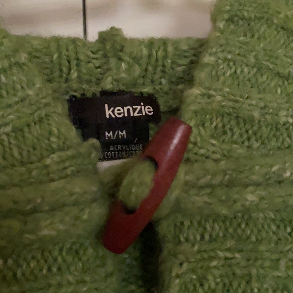 🦋2/$25 Green Kenzie light sweater with hood and never been worn - Picture 3 of 4